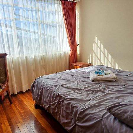 The Quito Guest House With Yellow Balconies For Travellers Экстерьер фото