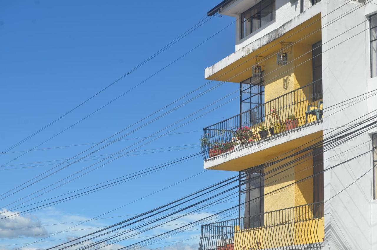 The Quito Guest House With Yellow Balconies For Travellers Экстерьер фото
