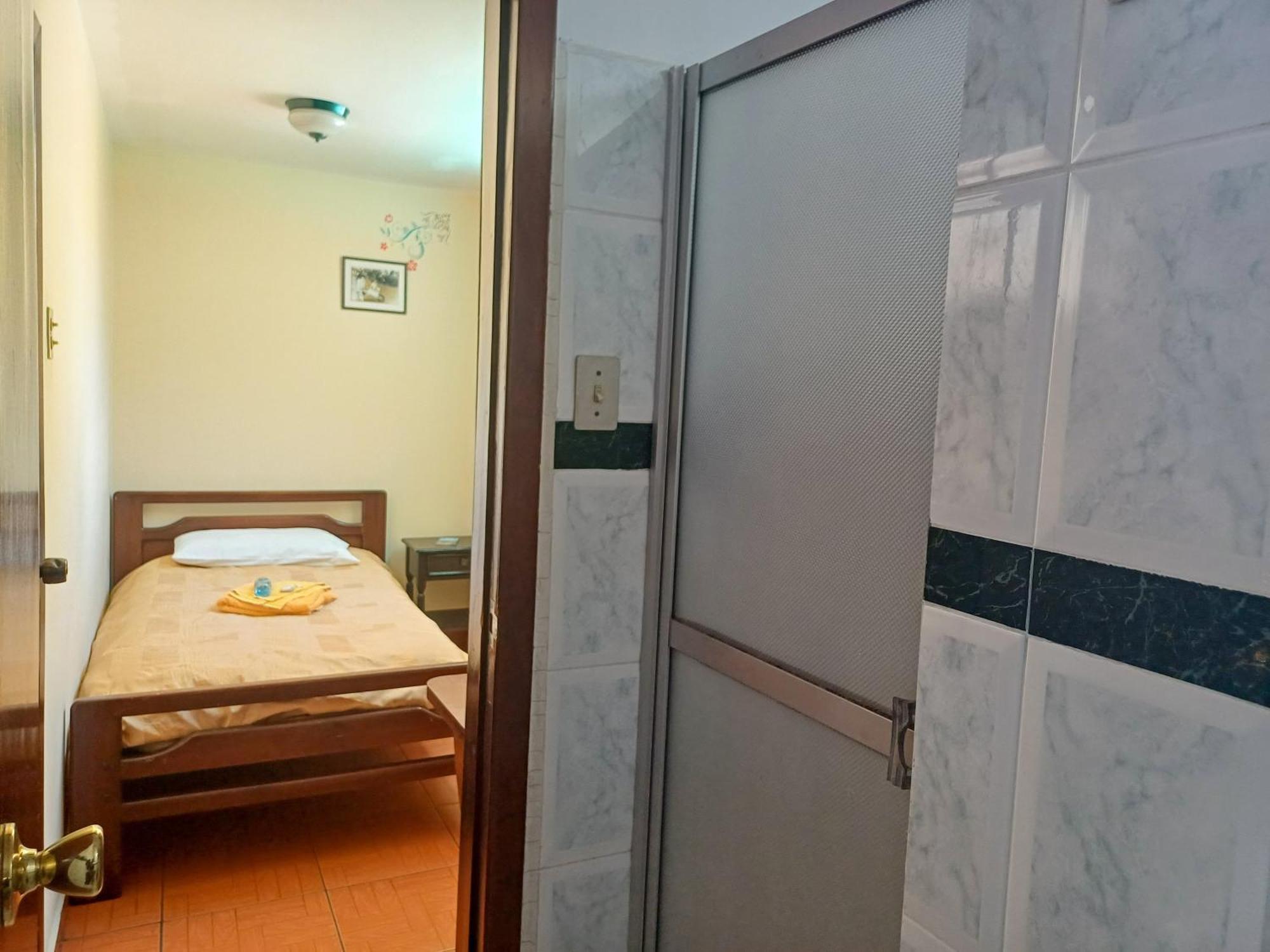 The Quito Guest House With Yellow Balconies For Travellers Экстерьер фото