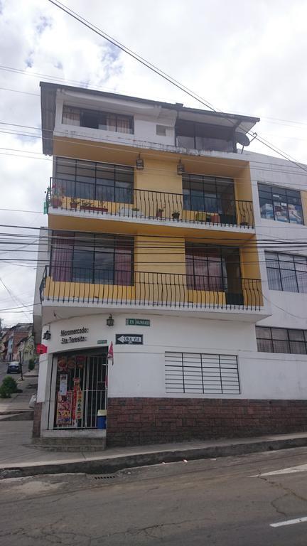 The Quito Guest House With Yellow Balconies For Travellers Экстерьер фото